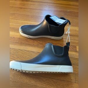 Universal Thread Black Waterproof Shirley Boots